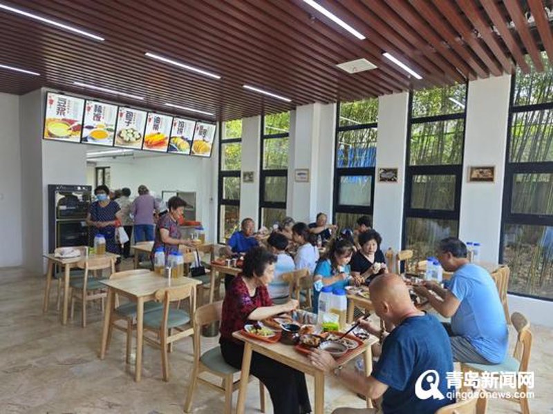 在上海颂瑁餐饮管理有限公司,我们深知餐饮服务提供者在食品安全管理中的重要性。为了确保每一位顾客都能享受到安全、健康的食物,我们必须严格遵循一系列规范。